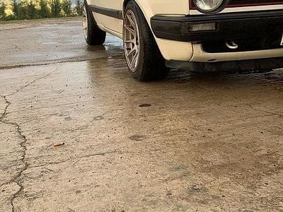 Begagnad VW Golf II GTI 54 HK (39 kW) 1987 Vit Halvkombi