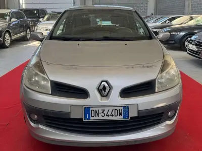 Occasion Renault Clio III 75 PK (55 kW) 2008 Zilver Sedan