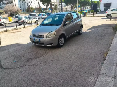 Usata Toyota Yaris 68 CV (50 kW) 2006 Grigio Berlina