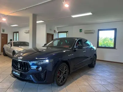 Usata Maserati Levante 430 CV (316 kW) 2022 Blu nobile perlescente SUV