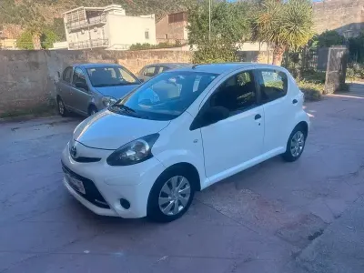 Usata Toyota Aygo 68 CV (50 kW) 2012 Bianco Utilitaria