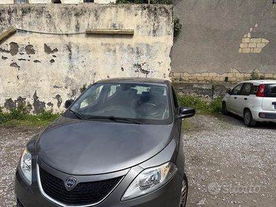 Usata Lancia Ypsilon 69 CV (50 kW) 2017 Grigio Utilitaria
