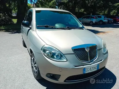 Usata Lancia Ypsilon 75 CV (55 kW) 2011 Grigio Utilitaria