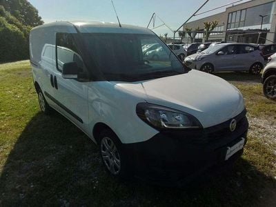 Begagnad Fiat Doblò 105 HK (77 kW) 2022 Vit Minibuss