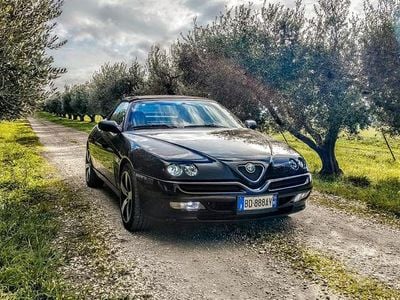 Begagnad Alfa Romeo Spider 144 HK (105 kW) 1999 Svart Cab