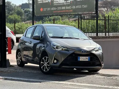Usata Toyota Yaris Hybrid 75 CV (55 kW) 2019 Grigio Berlina