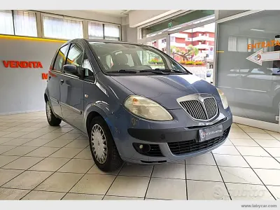 Usata Lancia Musa 69 CV (50 kW) 2006 Grigio Monovolume