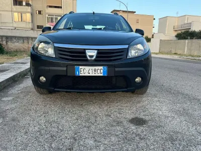 Usata Dacia Sandero Stepway 84 CV (61 kW) 2011 Blu/azzurro Berlina