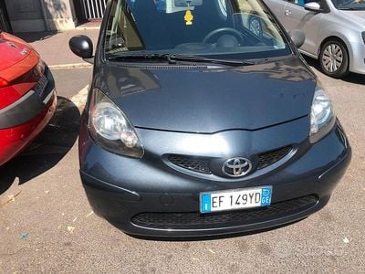 Usata Toyota Aygo 68 CV (50 kW) 2011 Grigio Utilitaria