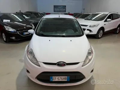 Gebraucht Ford Fiesta 82 PS (60 kW) 2011 Weiß Limousine
