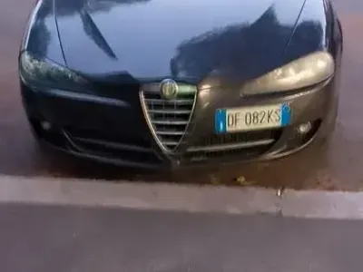 Usata Alfa Romeo 147 120 CV (88 kW) 2007 Nero Utilitaria