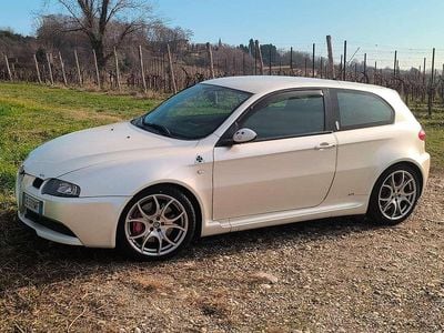 Usata Alfa Romeo 147 GTA 252 CV (185 kW) 2003 Bianco Utilitaria