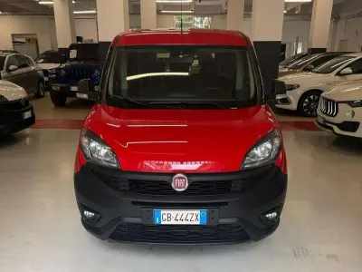 Usata Fiat Doblò Easy 95 CV (69 kW) 2020 Rosso Monovolume
