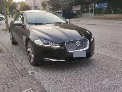 Usata Jaguar XF 240 CV (176 kW) 2012 Nero Berlina