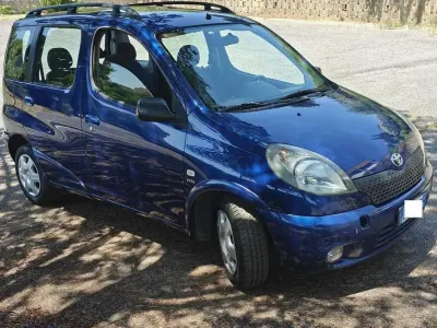 Usata Toyota Yaris Verso Sol 86 CV (63 kW) 2002 Blu/azzurro Monovolume