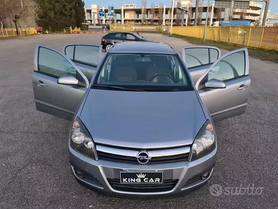 Usata Opel Astra Cosmo 105 CV (77 kW) 2006 Grigio Berlina