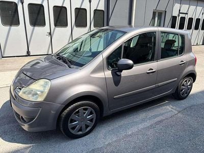 Käytetty Renault Modus 75 HP (55 kW) 2012 Harmaa Tila-auto