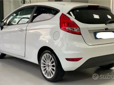 usata Ford Fiesta 1.4 allestimento titanium