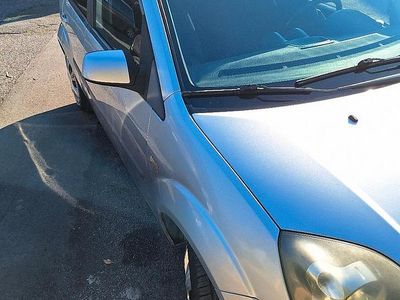 Usata Ford Fiesta 2006 Grigio Berlina