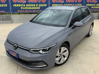 Brugt VW Golf VIII Style 116 HK (85 kW) 2022 Grå Sedan
