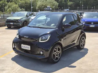 Usata Smart ForTwo Coupé Pulse 60 kW (82 CV) 2023 Nero Utilitaria