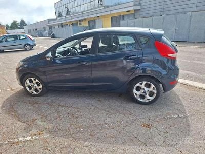 Usata Ford Fiesta 82 CV (60 kW) 2011 Blu Utilitaria