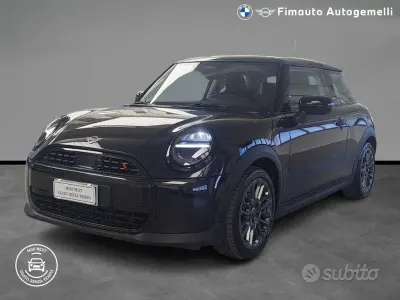 Usata Mini Cooper S Essential 204 CV (150 kW) 2025 Nero / metallizzato Utilitaria