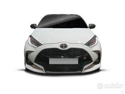 Nuova Toyota Yaris Hybrid Lounge 2025 Nero Berlina