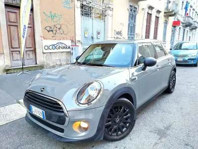 Usata Mini ONE 102 CV (75 kW) 2018 Grigio Utilitaria
