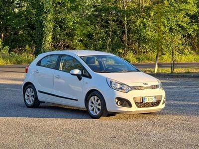 Usata Kia Rio Active 75 CV (55 kW) 2014 Bianco Berlina