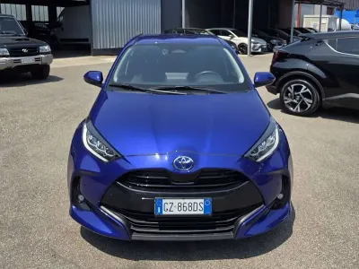 Usata Toyota Yaris Hybrid Trend 92 CV (67 kW) 2025 Juniper blue Berlina