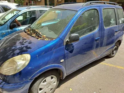 Usata Toyota Yaris Verso Sol 84 CV (61 kW) 2003 Blu/azzurro Monovolume