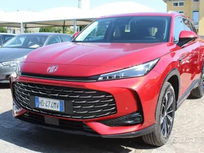 Nuova MG HS Luxury 143 CV (105 kW) 2026 Rosso SUV
