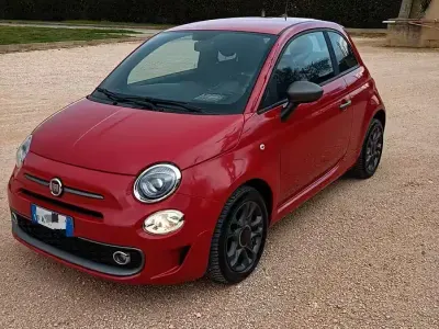 Begagnad Fiat 500 69 HK (50 kW) 2019 Röd Halvkombi