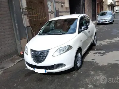 Usata Lancia Ypsilon 95 CV (69 kW) 2013 Bianco Utilitaria