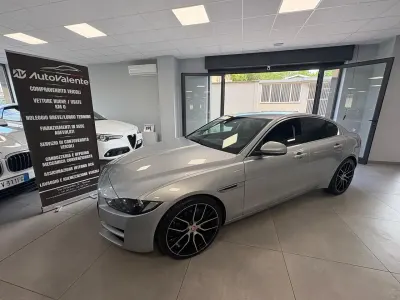 Usata Jaguar XE Prestige 180 CV (132 kW) 2016 Grigio Berlina
