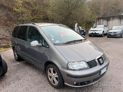 Usata Seat Alhambra Reference 140 CV (102 kW) 2009 Grigio Monovolume