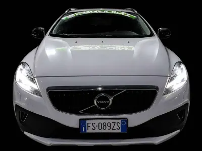 Usata Volvo V40 CC 120 CV (88 kW) 2018 Bianco Station wagon
