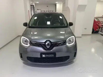 Usata Renault Twingo Techno 30 kW (42 CV) 2023 Grigio Utilitaria