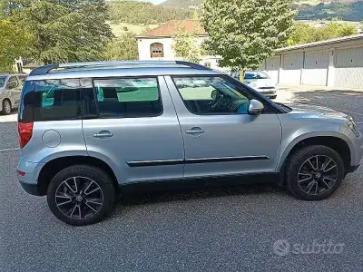Usata Skoda Yeti 122 CV (89 kW) 2017 Grigio SUV