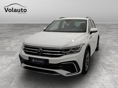 Bianco Usata 2023 VW Tiguan R-line SUV | 32.700 € (Molto cara)