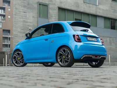 Usata Abarth 500e Scorpionissima 47 kW (64 CV) 2024 Blu/azzurro Utilitaria