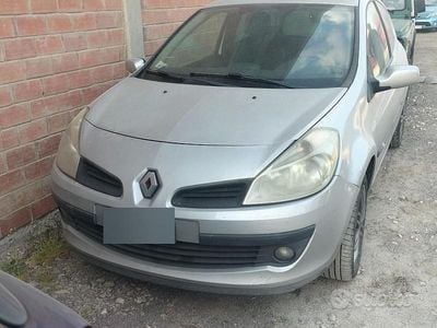 Brugt Renault Clio II 85 HK (62 kW) 2007 Grå Sedan