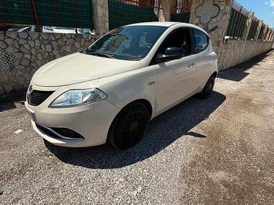 Usata Lancia Ypsilon 60 CV (44 kW) 2019 Bianco Utilitaria