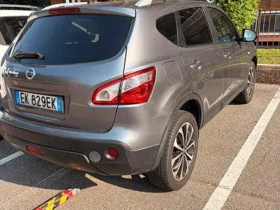 Usata Nissan Qashqai 131 CV (96 kW) 2011 Grigio SUV