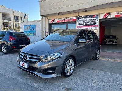 Usata Mercedes B180 109 CV (80 kW) 2015 Grigio Monovolume