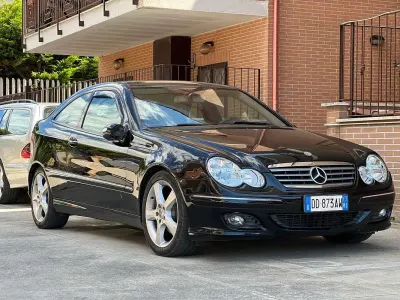 Usata Mercedes C220 Avantgarde 150 CV (110 kW) 2006 Nero Coupé