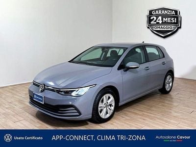 Usata VW Golf VIII Life 110 CV (80 kW) 2022 Moonstone grey Utilitaria