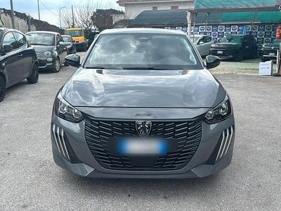 Usata Peugeot 208 Allure 101 CV (74 kW) 2025 Grigio Utilitaria