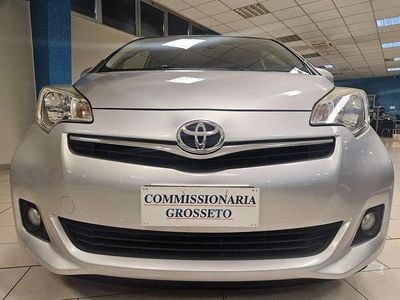Argento metallizzato Usata 2013 Toyota Verso-S Monovolume | 7690 € (Buon prezzo)